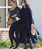 Selena_Gomez_-_Out_for_Breakfast_with_Friends_in_Los_Angeles_on_March_7-03.jpg