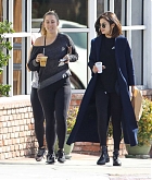 Selena_Gomez_-_Out_for_Breakfast_with_Friends_in_Los_Angeles_on_March_7-06.jpg