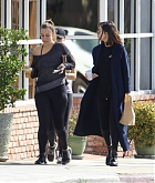 Selena_Gomez_-_Out_for_Breakfast_with_Friends_in_Los_Angeles_on_March_7-10.jpg