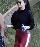 Selena_Gomez_-_Out_for_a_hike_in_Los_Angeles2C_2018-12-22-15.jpg