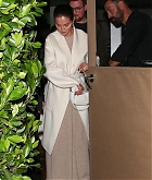 Selena_Gomez_-_Out_for_dinner_with_friends2C_Santa_Monica_CA_-_October_232C_2025_18.jpg