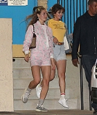 Selena_Gomez_-_Outside_roller_skating_in_Glendale2C_CA_March_272C_2018-04.jpg