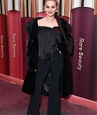 Selena_Gomez_-_Rare_Beauty_Soft_Pinch_Tinted_Lip_Oil_Collection_launch_event_in_New_York_March_292C_202302.jpg