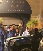 Selena_Gomez_-_Returns_to_Toronto_for_her_beau_The_Weeknd_on_March_18-25.jpg