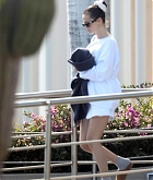 Selena_Gomez_-_Spotted_arriving_at_the_private_airport_-_Los_Cabos2C_Mexico_-_August_212C_2025_01.jpg