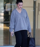 Selena_Gomez_-_Spotted_outside_her_Rare_Beauty_offices2C_Los_Angeles_CA_-_February_212C_2024_10.jpg