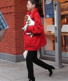 Selena_Gomez_-_Steps_out_with_her_new_puppy_Charlie_in_New_York_City_on_September_16-03.jpg