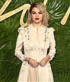 Selena_Gomez_-_The_Fashion_Awards_2017_on_December_4-15.jpg