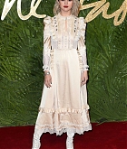Selena_Gomez_-_The_Fashion_Awards_2017_on_December_4-23.jpg