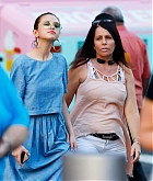 Selena_Gomez_-_Visits_911_Memorial_with_her_mom_and_her_cousins_in_New_York_-_September_24-03.jpg