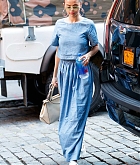 Selena_Gomez_-_Visits_911_Memorial_with_her_mom_and_her_cousins_in_New_York_-_September_24-12.jpg