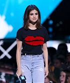 Selena_Gomez_-_WE_Day_California_5BShow5D_-_April_27-07.jpg