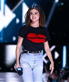 Selena_Gomez_-_WE_Day_California_5BShow5D_-_April_27-17.jpg