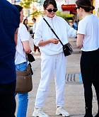 Selena_Gomez_-___Sofia_Carson_have_lunch_at_Shun_Lee_restaurant_in_New_York_City2C_0515202207.jpg