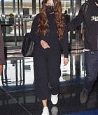 Selena_Gomez_-_arrives_at_JFK_airport_in_New_York_City2C_09092021_00007.jpg