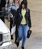 Selena_Gomez_-_checks_out_new_office_space_with_friends_in_LA_02042020-09.jpg