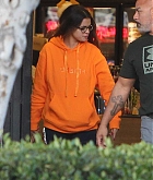 Selena_Gomez_-_goes_grocery_shopping_in_Los_Angeles2C_CA__10312019-06.jpg