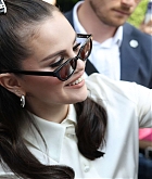 Selena_Gomez_-_greets_fans_after_her_Rare_beauty_event_at_the_Bulgari_Hotel_in_Paris2C_France__0609202309.jpg