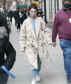 Selena_Gomez_-_heads_to_the_set_of_Only_Murders_in_The_Building_in_New_York_City2C_01172021_04.jpg