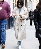 Selena_Gomez_-_heads_to_the_set_of_Only_Murders_in_The_Building_in_New_York_City2C_01172021_06.jpg