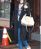 Selena_Gomez_-_in_NYC_on_September_26-03.jpg