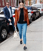 Selena_Gomez_-_in_NYC_on_September_30-04.jpg