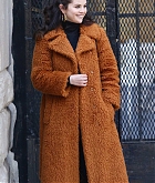 Selena_Gomez_-_is_all_smiles_on_the_set_of_Only_Murders_In_The_Building_filming_in_Manhattan2C_New_York__02242021_03.jpg