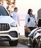Selena_Gomez_-_is_spotted_out_to_dinner_with_friends_at_Nobu_in_Los_Angeles2C_California__1204202202.jpg