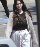 thumb Selena Gomez joins her friends during a grocery run in Malibu2C California 0529202201