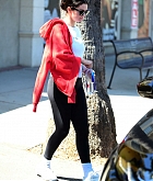 Selena_Gomez_-_leaving_a_gym_after_a_workout_session_in_LA_August_292C_2019-03.jpg