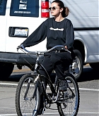 Selena_Gomez_-_out_for_a_morning_bike_with_a_friend_in_Studio_City2C_CA__01242020-09.jpg