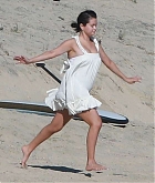 Selena_Gomez_-_rings_the_new_Year_on_the_beach_in_Cabo2C_Mexico__0102202301.jpg