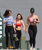Selena_Gomez__-steps_out_for_pilates_with_friends_in_Los_Angeles_on_March_14-04.jpg