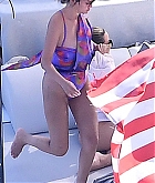 thumb Selena Gomez at a yatch with Andrea Lervolino August 4 202204
