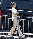 Selena_Gomez_chilling_out_on_her_boat_in_Sorrento_-_August_6_202207.jpg